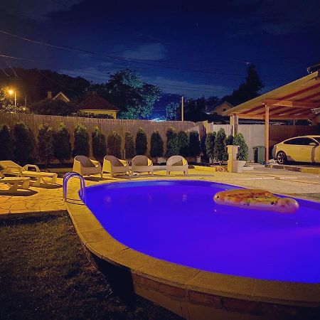 Mika'S Poolhouse Villa Belgrad Exteriör bild