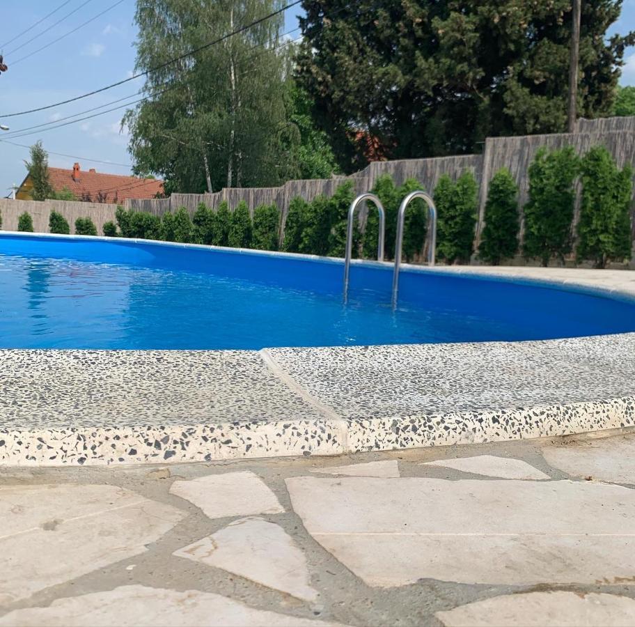 Mika'S Poolhouse Villa Belgrad Exteriör bild
