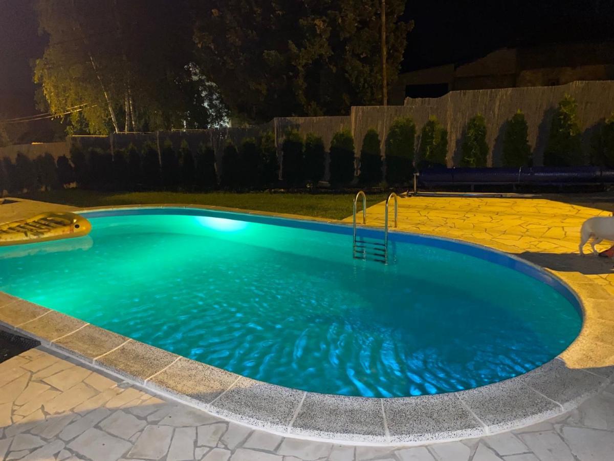 Mika'S Poolhouse Villa Belgrad Exteriör bild
