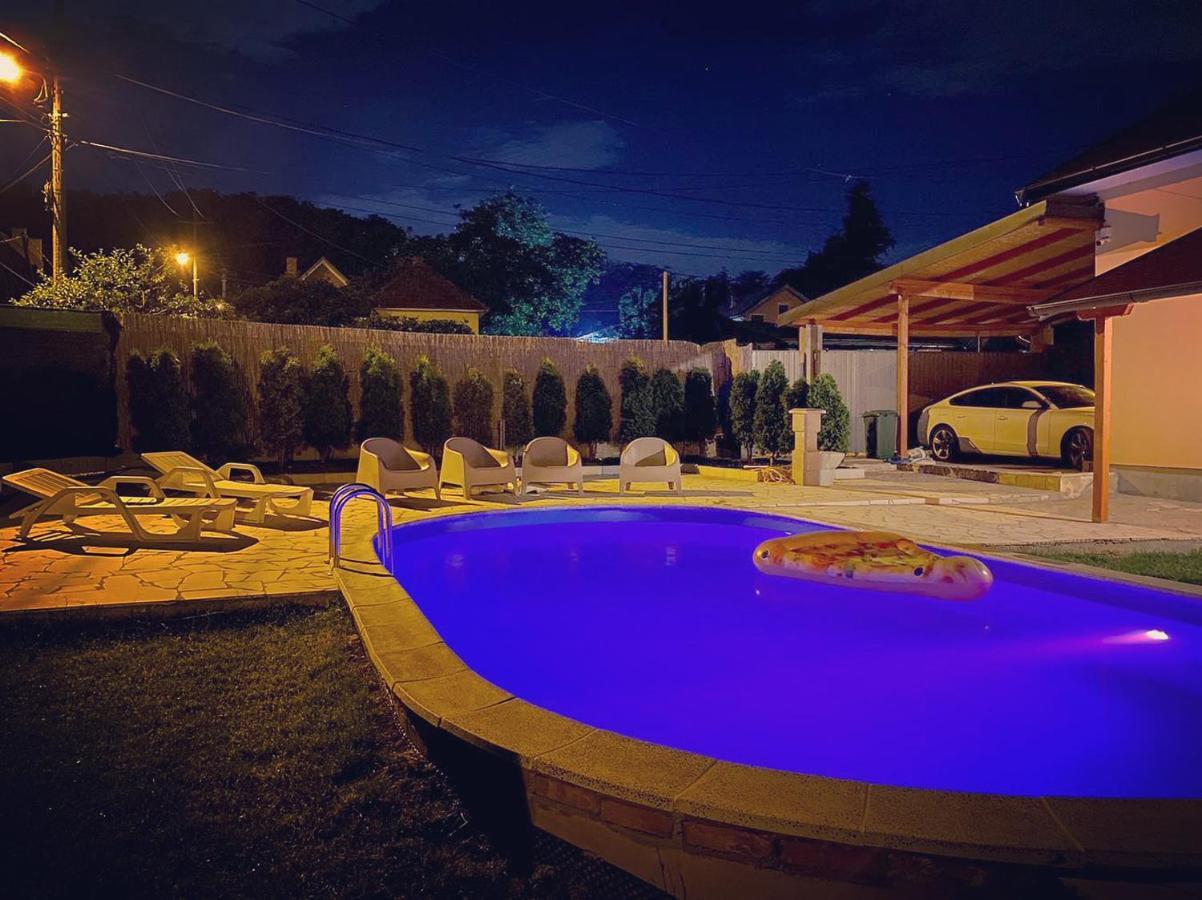 Mika'S Poolhouse Villa Belgrad Exteriör bild