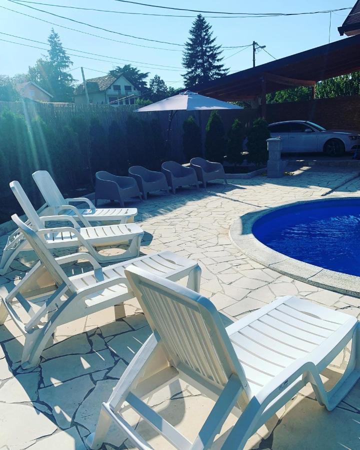 Mika'S Poolhouse Villa Belgrad Exteriör bild